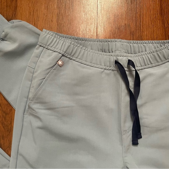 baby blue figs scrubs - Picture 3 of 5